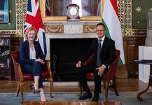 Brit kollégájával tárgyalt Szijjártó Péter