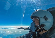 Kína bombázókat és vadászgépeket küld Thaiföldre