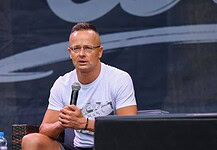 Szijjártó Péter az új amerikai nagykövetnek is üzent