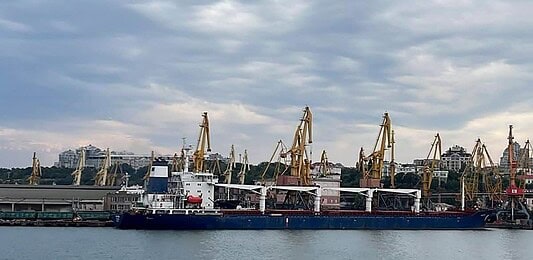 Elhagyta Odessza kikötőjét az első gabonaszállító hajó