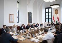 Korrupcióellenes hatóságot hoz létre a kormány