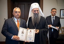 Orbán Viktor kitüntetést kapott a szerb ortodox pátriárkától