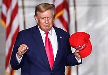 Felmérés: Trump ma legyőzné Bident