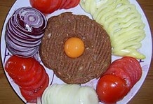 Tatar beefsteak (tatárbífszték)