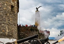 Lebontották a munkácsi turulszobrot