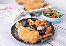 Són sült csirkecomb sült zöldségekkel