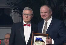 Amerika magyar hangja – Molnár Zsolt kitüntetést kapott az Amerikai Magyar Szövetségtől