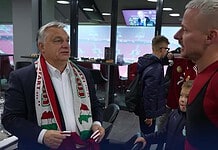 Diplomáciai botrányt kavartak Orbán Viktor sálja miatt