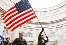 Bűnösnek találták a Capitolium megtámadásának két fő szervezőjét