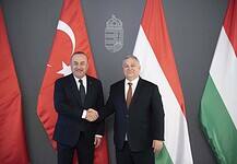 Orbán Viktor Törökország külügyminiszterével tárgyalt