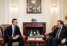 Szijjártó Péter: Most a legfontosabb feladat az emberéletek megmentése