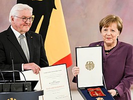 Angela Merkel megkapta a legmagasabb német állami kitüntetést