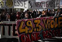 A francia alkotmánytanács jóváhagyta a nyugdíjtörvényt