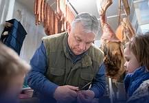 Orbán Viktor bemutatta húsvéti segítőit