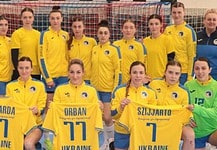 Orbán és Szijjártó feliratú mezekkel fotózkodtak az ukrán női kézisek