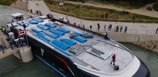 Ötven-hatvan éves kompokat cserélték újakra a Balatonon