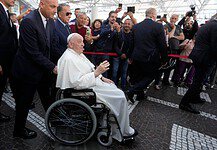 Ferenc pápa elhagyhatta a kórházat