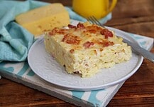 A sajtos-sonkás rakott tészta