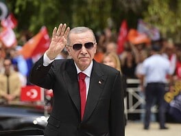 Erdoğan beleegyezik a svédek NATO-tagságába