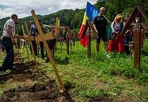 Úzvölgye: Fakereszteket helyeztek ki a románok