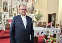 “Nekünk nem politikai pártokhoz, nem ideológiákhoz kell kötődni, hanem az evangéliumhoz” – Dr. Veres András püspök