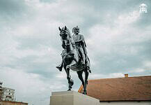 Felállították Szent László király lovasszobrát Nagyváradon