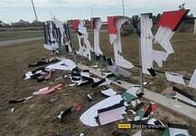 Vandálok verték szét a Szabadka táblát