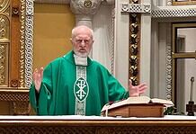 Csak azért is pap leszek… – Beszélgetés Csete Ivánnal, New York állam egyetlen magyar papjával