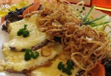 Sajt és körözött alatt sült hús