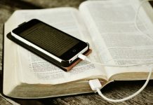 Magyar nyelvű ifjúsági bibliaóra indult a Walton Hills-i Első Magyar Református Egyháznál – Lelkes résztvevők a stúdiónkban