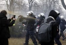 Könnygázt és hanggránátok a varsói gazdatüntetésen