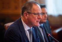 Navracsics: a most felszabadított uniós forrás jó része a pedagógusok béremelésére megy