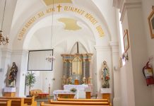 18. századi állapotára állították vissza a Szent Kereszt-templom oltárát