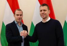 Hollik István átadta a stafétát Menczer Tamásnak