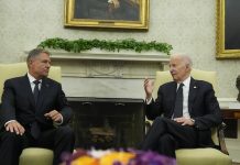 A román államfőt fogadta a Fehér Házban Joe Biden elnök