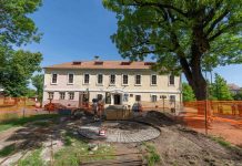 Munkatelepek a várban: készül az artézi szökőkút