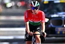 Óriási magyar siker: Vas Blanka piros trikós a Vueltán