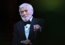 98 évesen kapott díjat a Mary Poppins legendás színésze