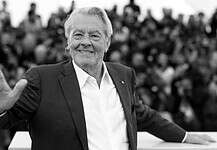 Elhunyt Alain Delon