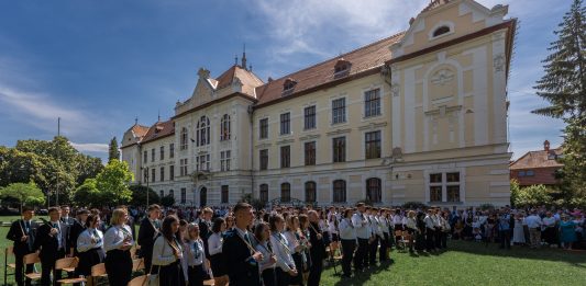 Törvényszék: az „elméleti” és a „római katolikus” szavak összeférhetetlenek