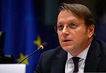 Jóváhagyták Várhelyi Olivér jelölését az Európai Parlamentben