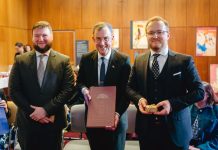 Ausztrál hungarikagyűjteményt adományoztak Magyarországnak