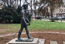 Mégsem építenek nyilvános wc-t Petőfi Sándor szobra mellé