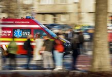 Csak románul engedte beszélni a családot a mentős