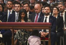 A Vatikánban vett részt a nagypénteki szertartáson J.D. Vance