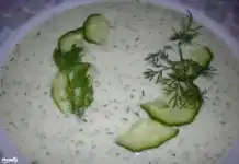 Hideg kovászos uborkaleves kaporral és joghurttal