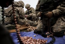 „Nem kell fegyver, embert adjatok!”