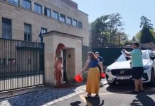 Megtámadták a magyar nagykövetség épületét Prágában