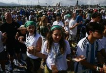 Özönlöttek a fiatal zarándokok Rómába