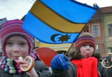 Székelyföld feliratú pólós gyerekek miatt fegyelmeztek